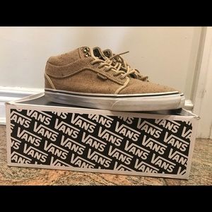Vans “Ultracrush” Chukka Midtop (outdoor) Tan